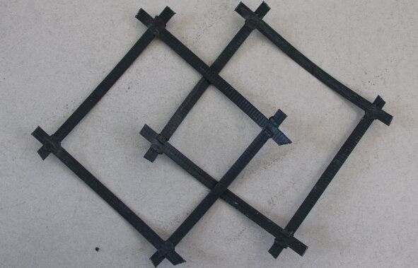 鋼塑土工格柵現(xiàn)場(chǎng)